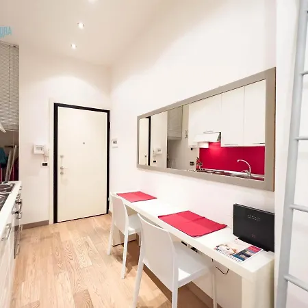 Imbriani 12 Tirabora Short Rent