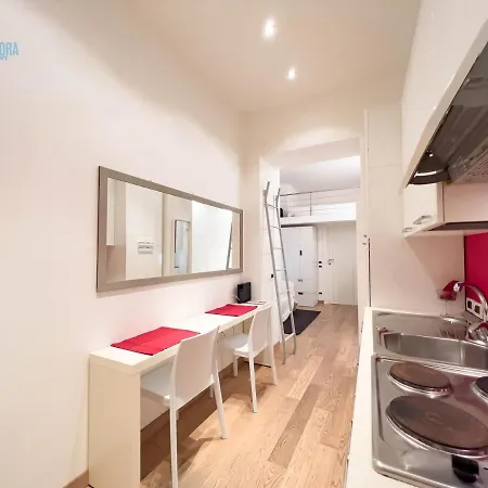 Imbriani 12 Tirabora Short Rent *