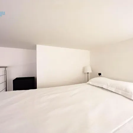 Imbriani 12 Tirabora Short Rent