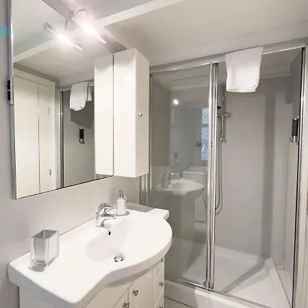 Imbriani 12 Tirabora Short Rent