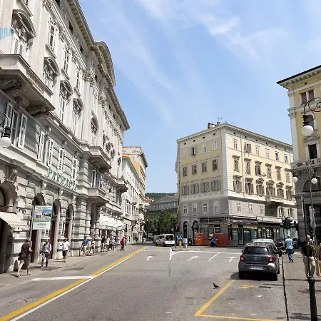 Imbriani 12 Tirabora Short Rent Апартаменты *